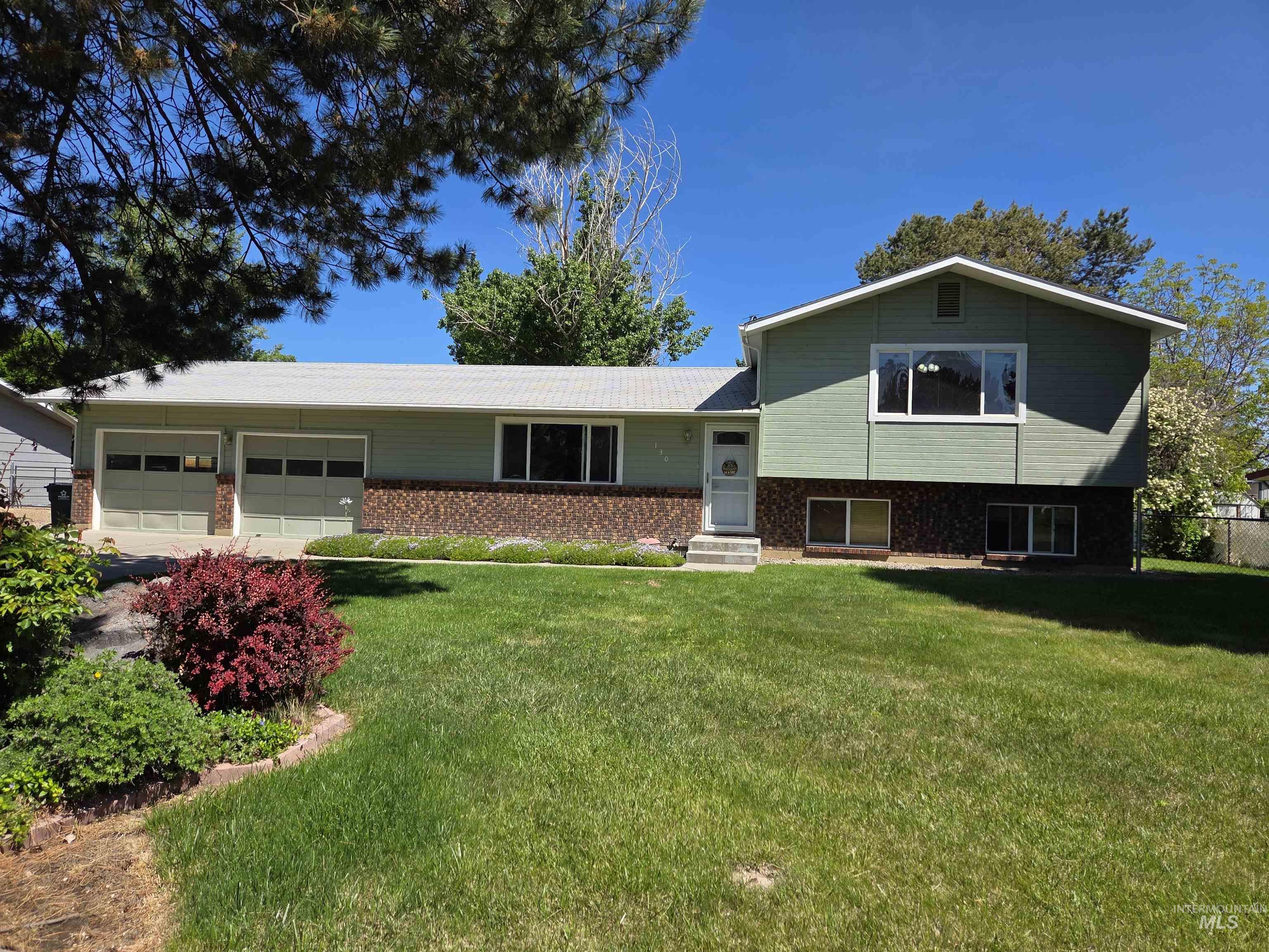 130 NW Carrie Circle Property Photo 1