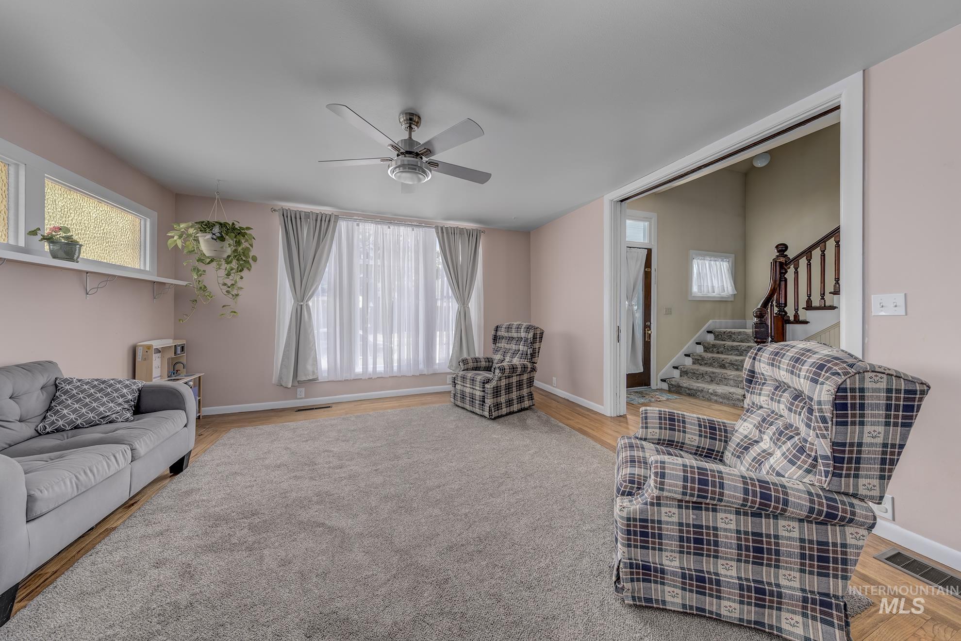 411 W 3rd Street Property Photo 5