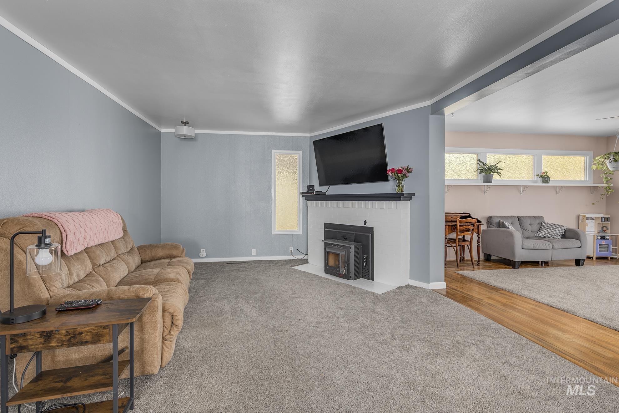 411 W 3rd Street Property Photo 7