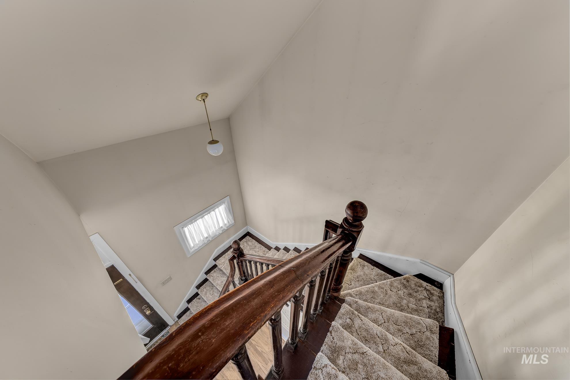 411 W 3rd Street Property Photo 20