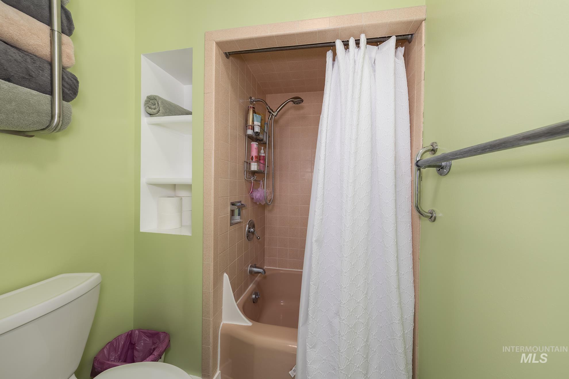 411 W 3rd Street Property Photo 26