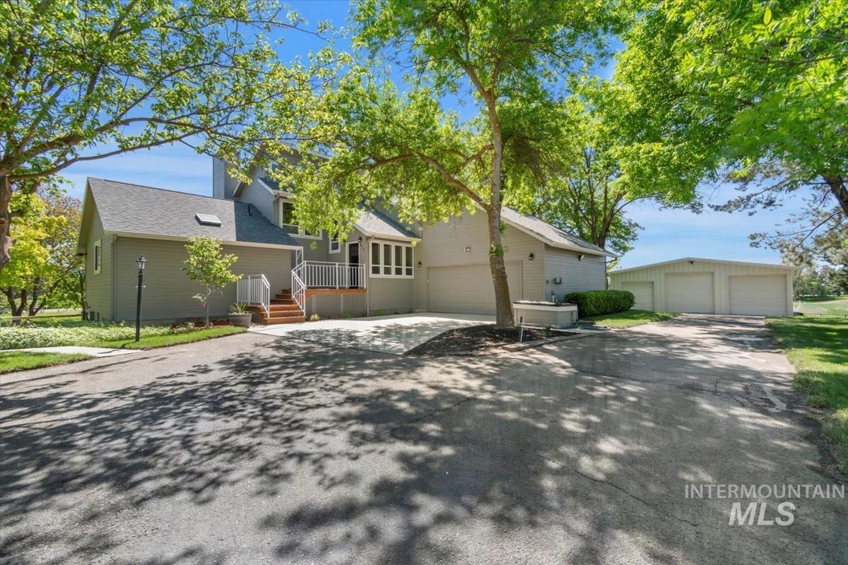 975 W Meander Ct
