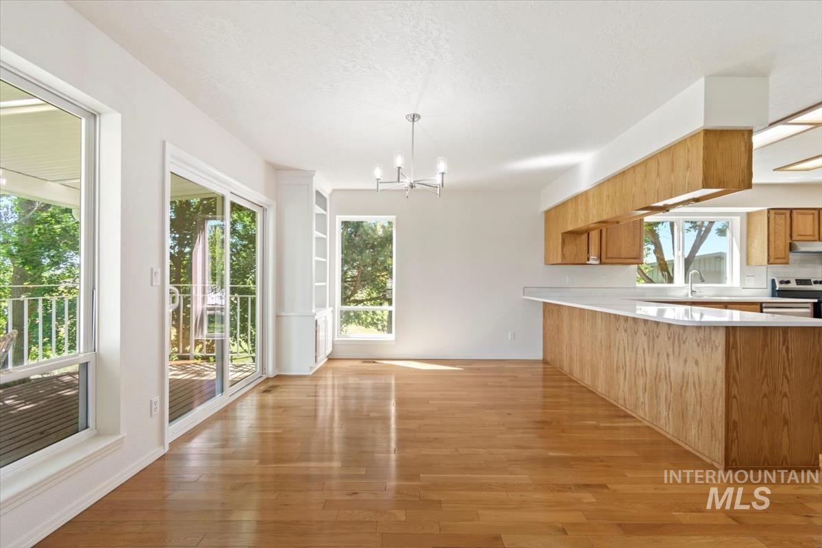 975 W Meander Ct Property Photo 9