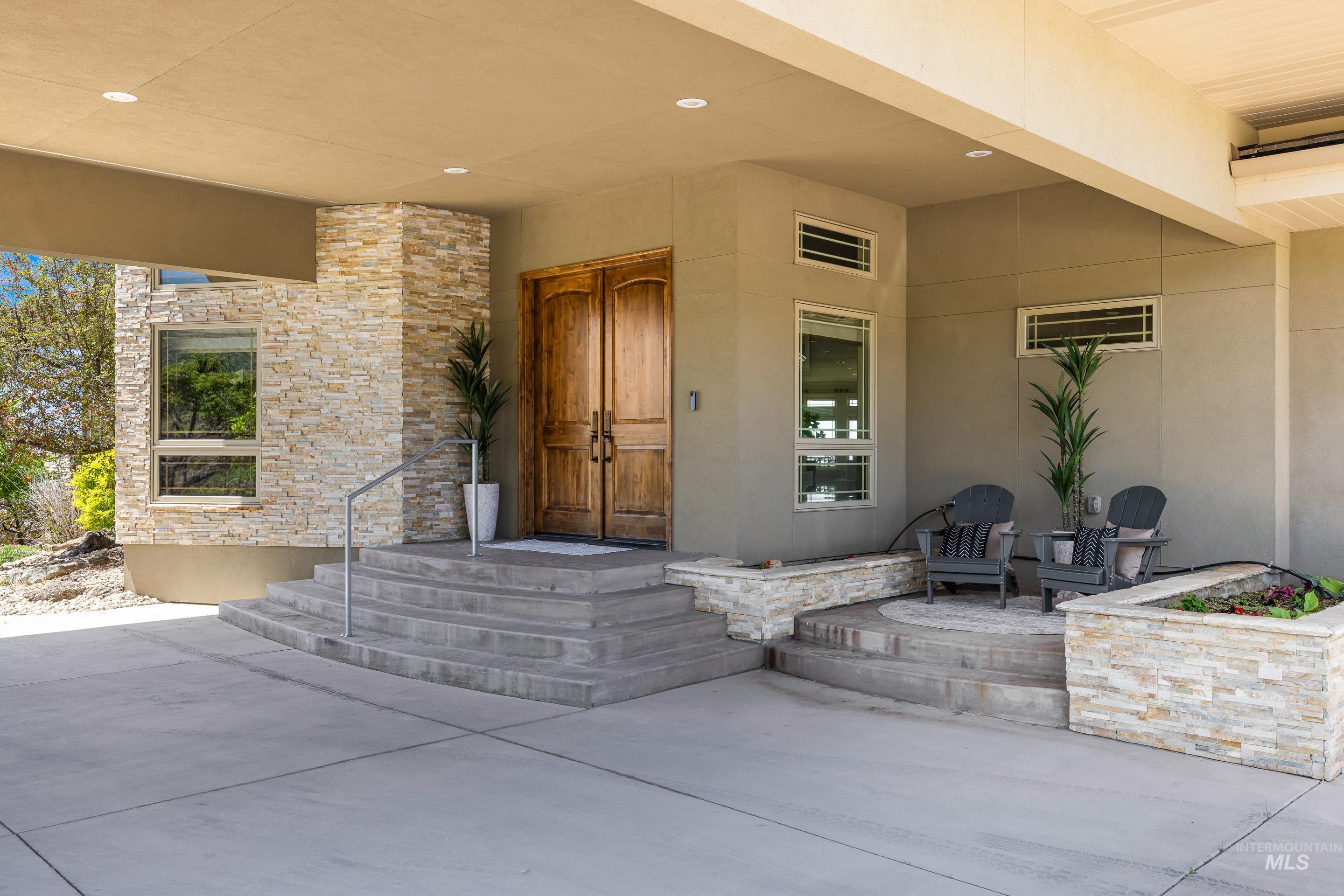 6329 E Wildhorse Ln Property Photo 5