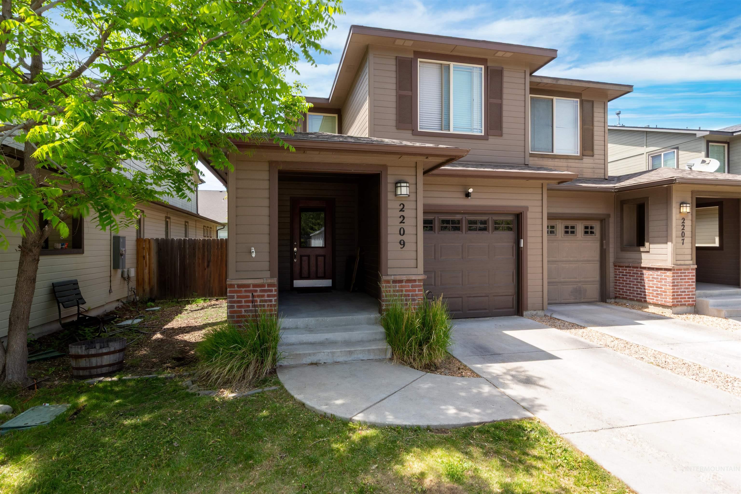 2209 S Amy Avenue Property Photo 1