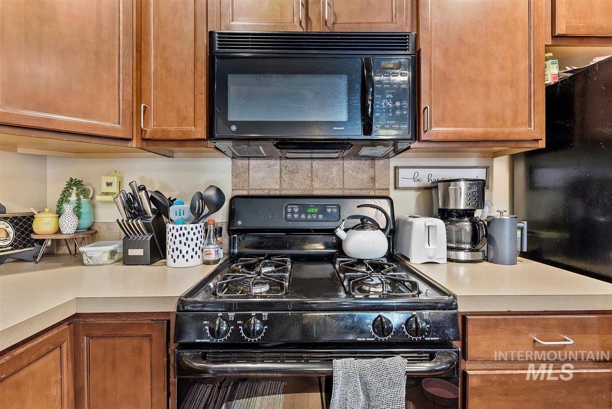 2209 S Amy Avenue Property Photo 4