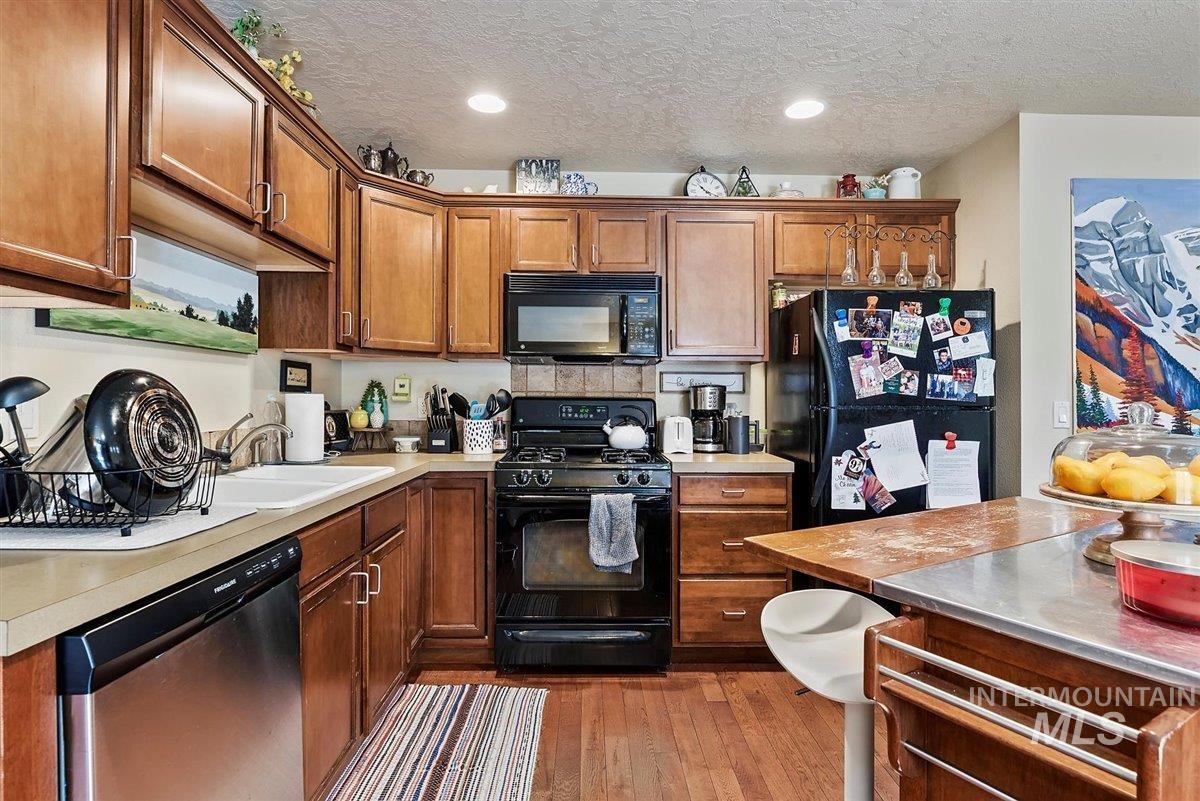 2209 S Amy Avenue Property Photo 10