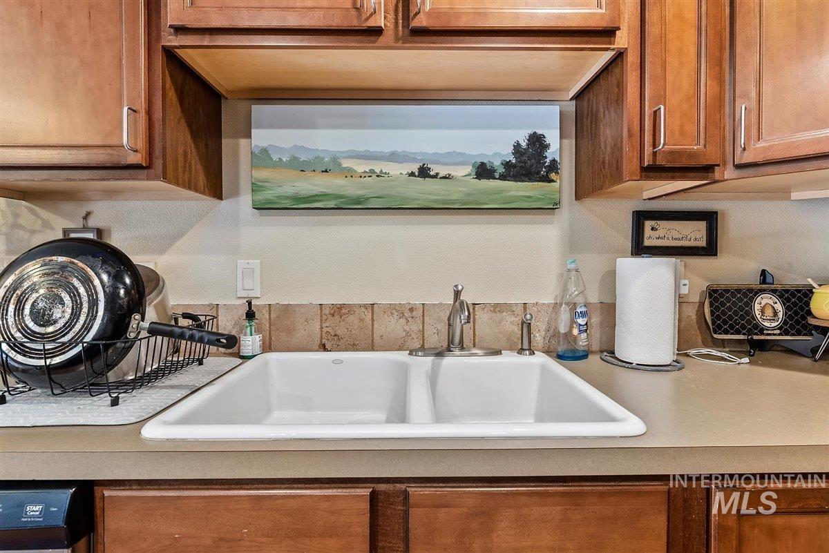 2209 S Amy Avenue Property Photo 12