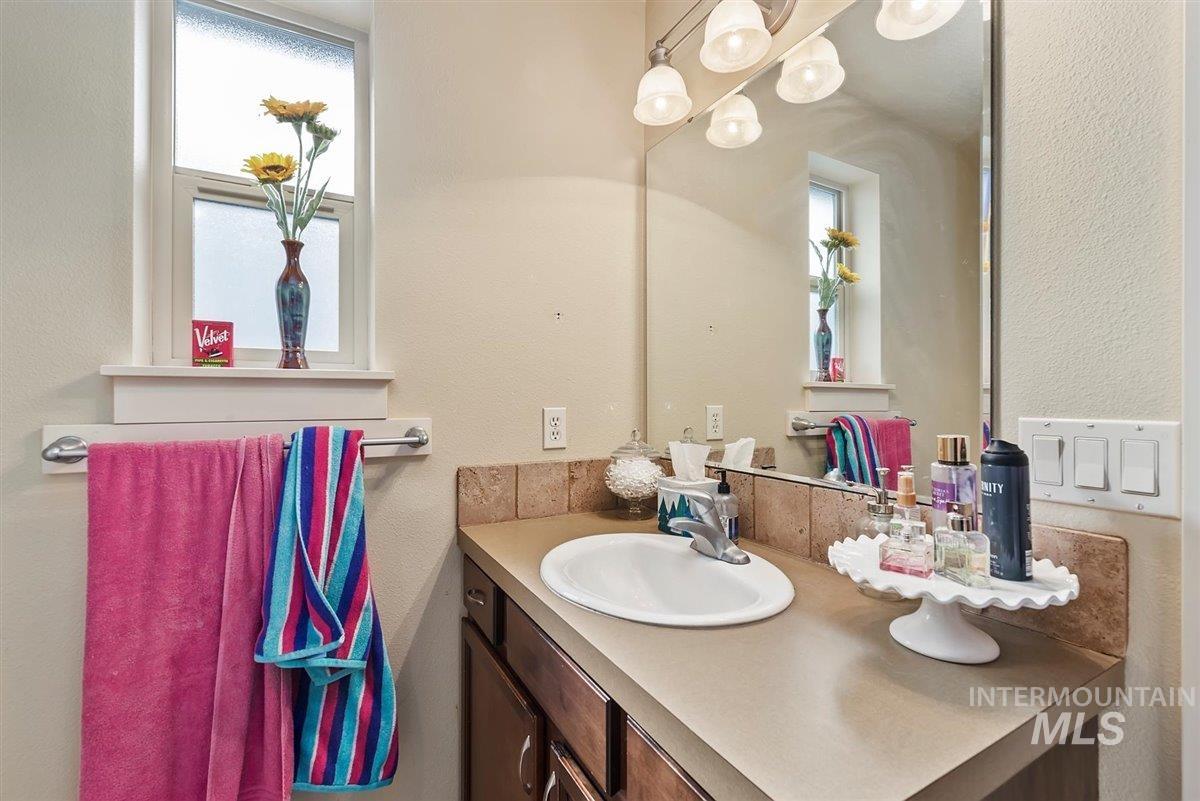 2209 S Amy Avenue Property Photo 13