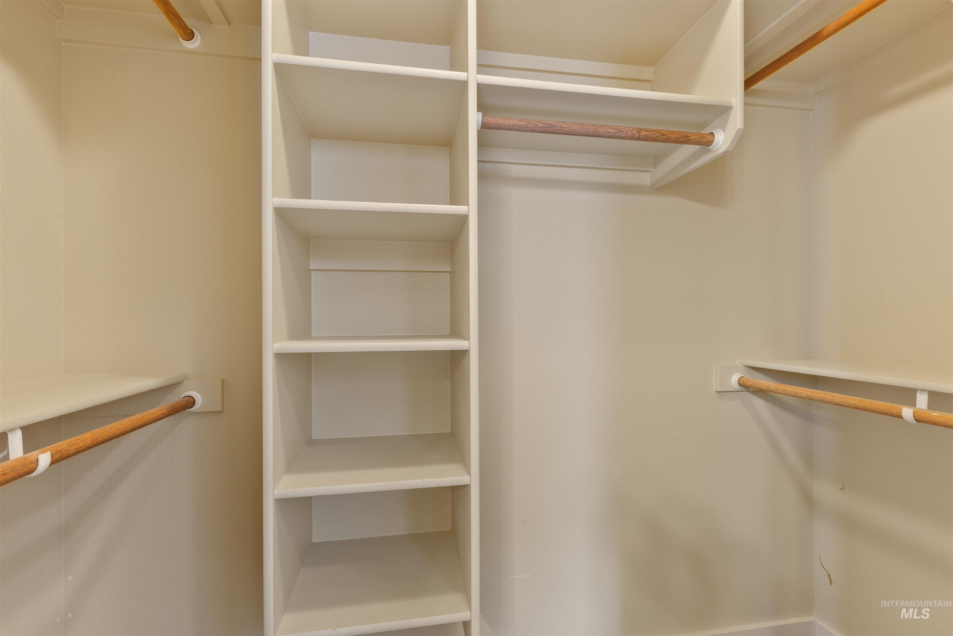 2209 S Amy Avenue Property Photo 23