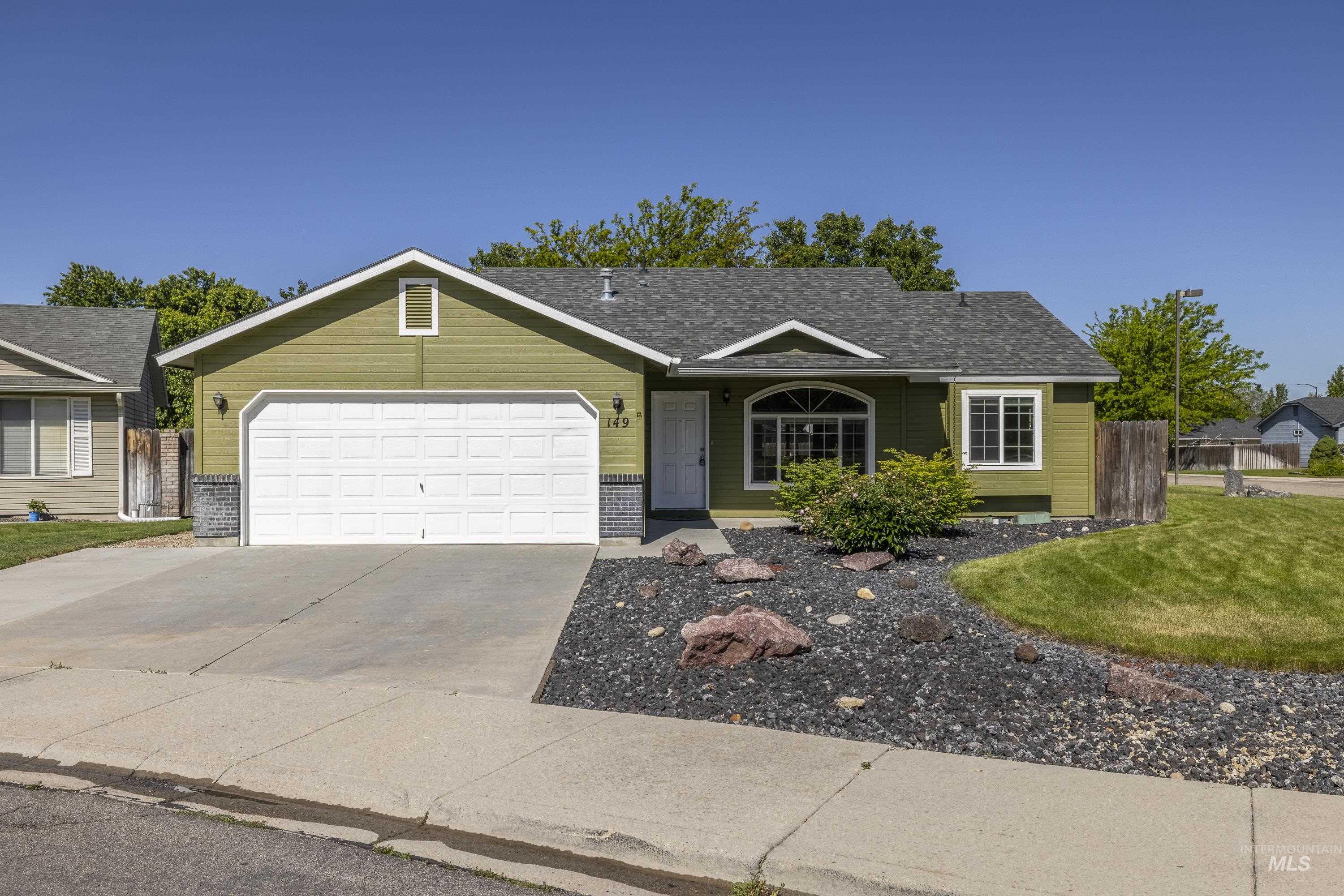 149 E Woodbury Property Photo 1