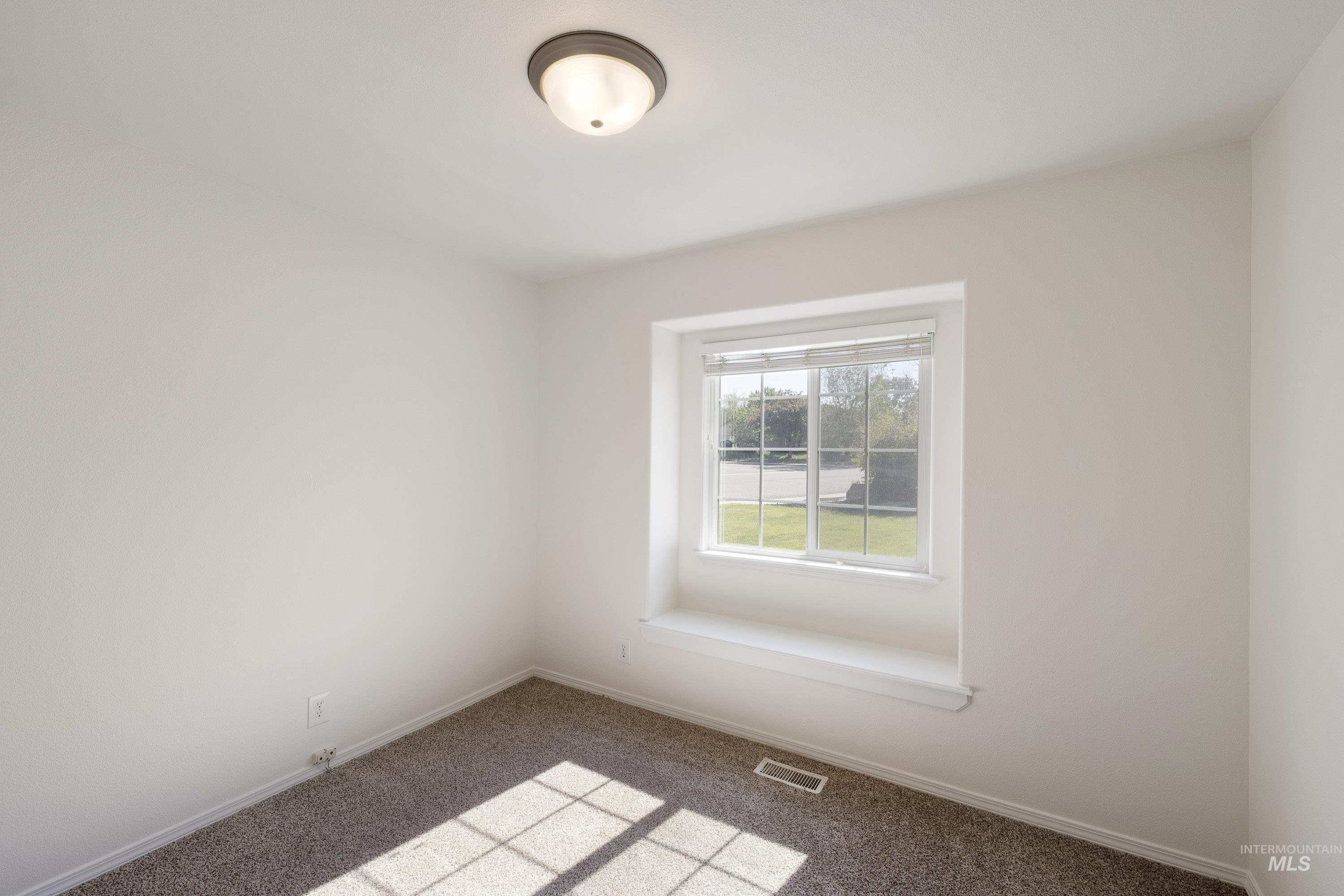 149 E Woodbury Property Photo 14