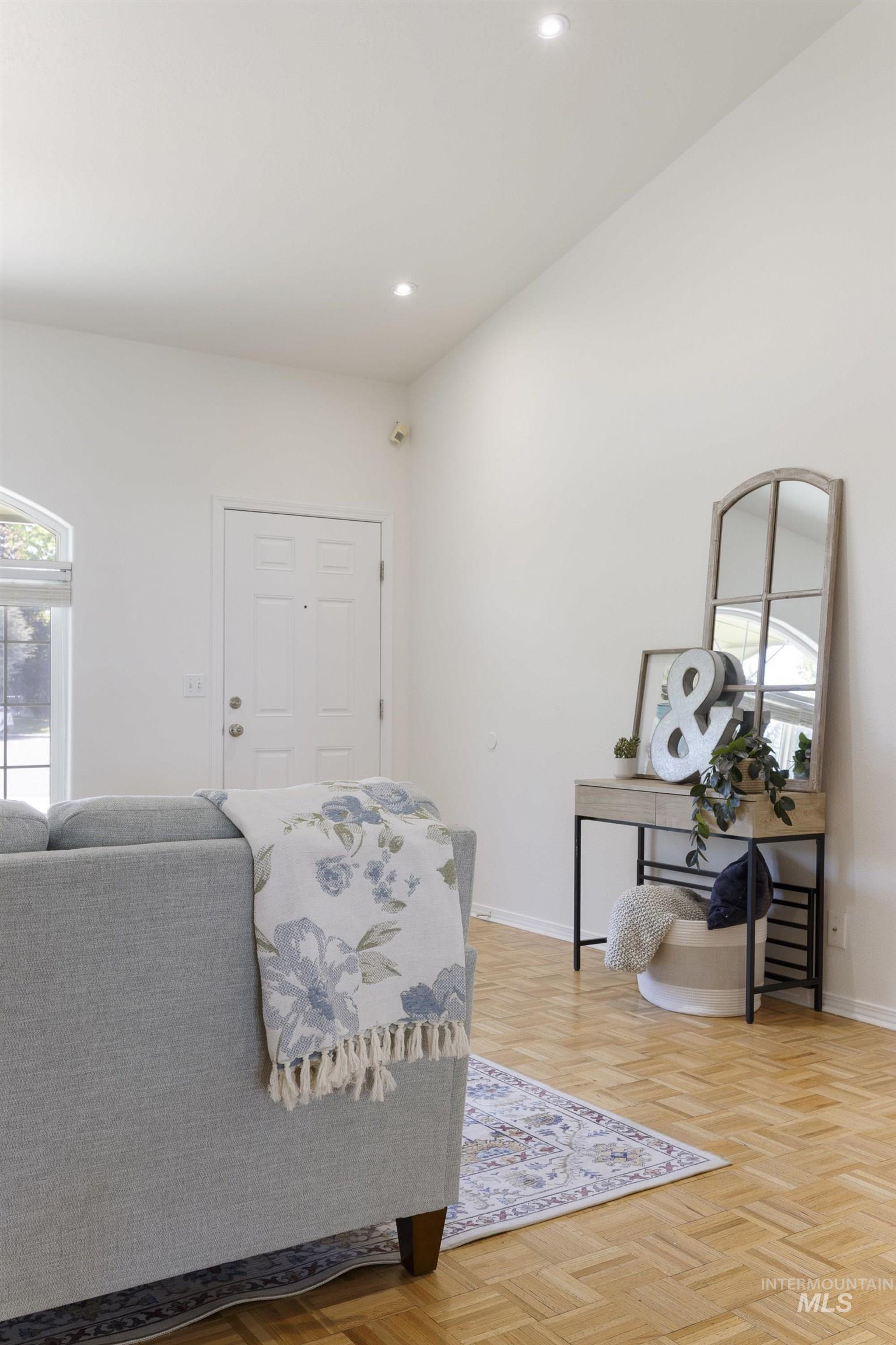 149 E Woodbury Property Photo 18