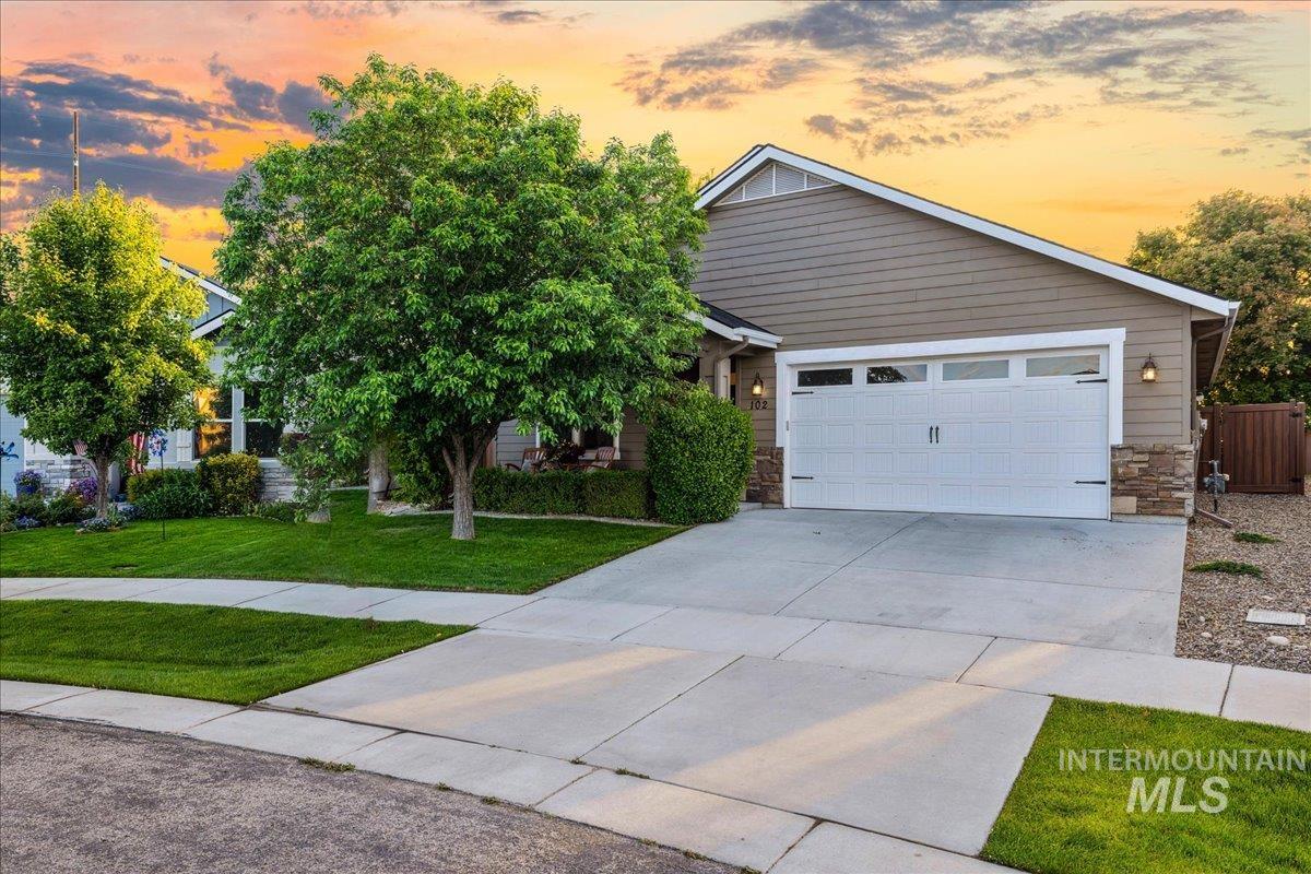102 S Streamleaf Property Photo 1