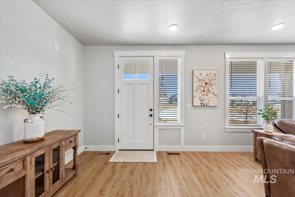 6811 W Los Flores Dr Property Photo 2