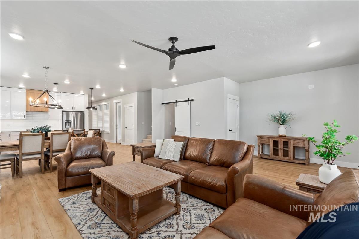 6811 W Los Flores Dr Property Photo 6