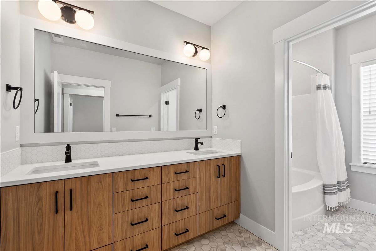 6811 W Los Flores Dr Property Photo 27