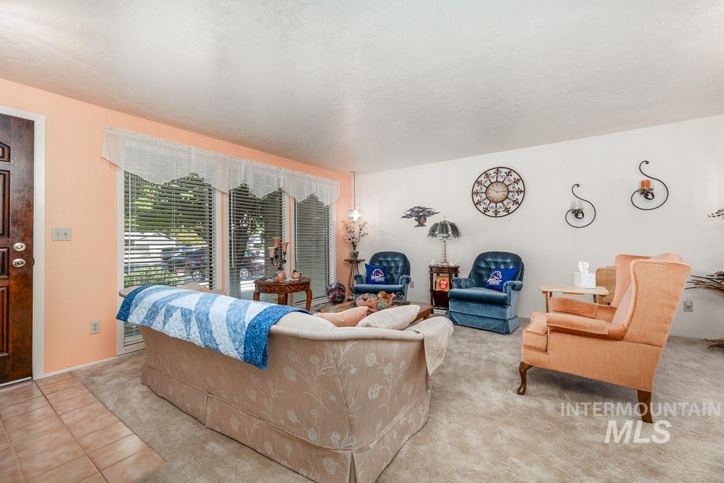 392 S Sun Burst Way Property Photo 5