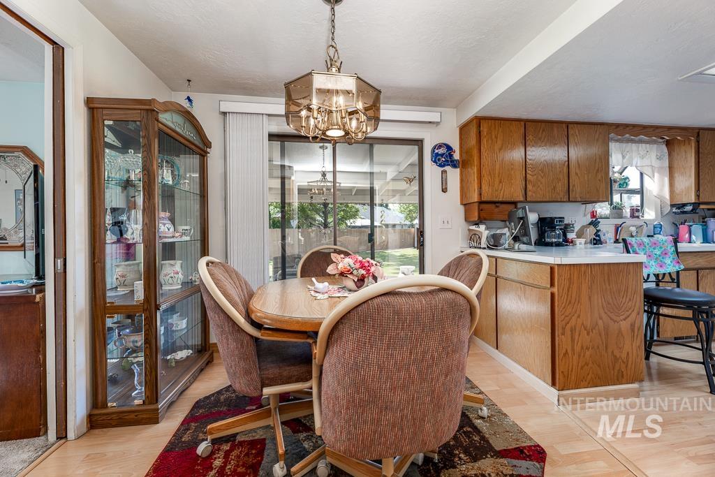 392 S Sun Burst Way Property Photo 9
