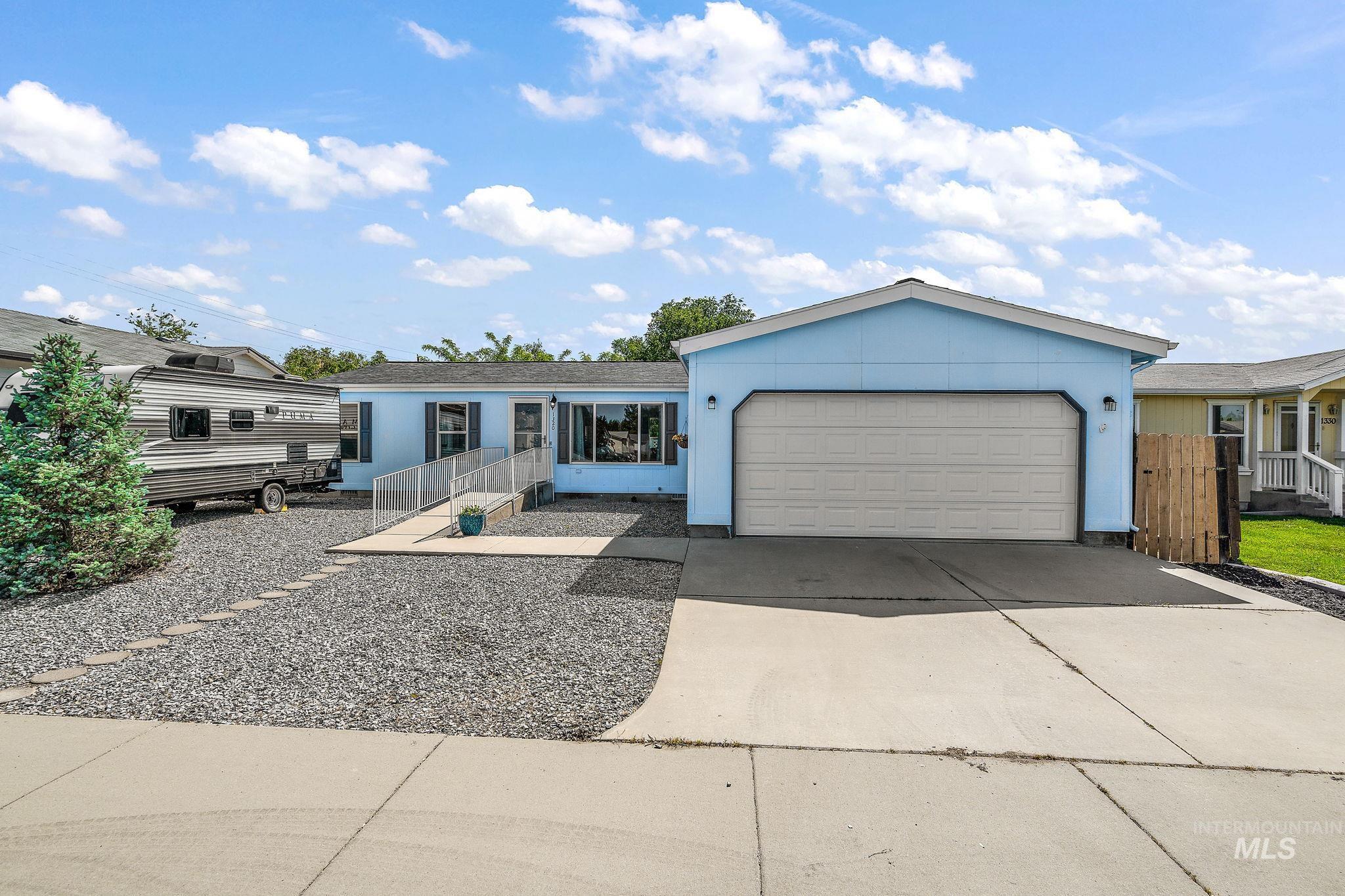 1320 American Ln Property Photo 1