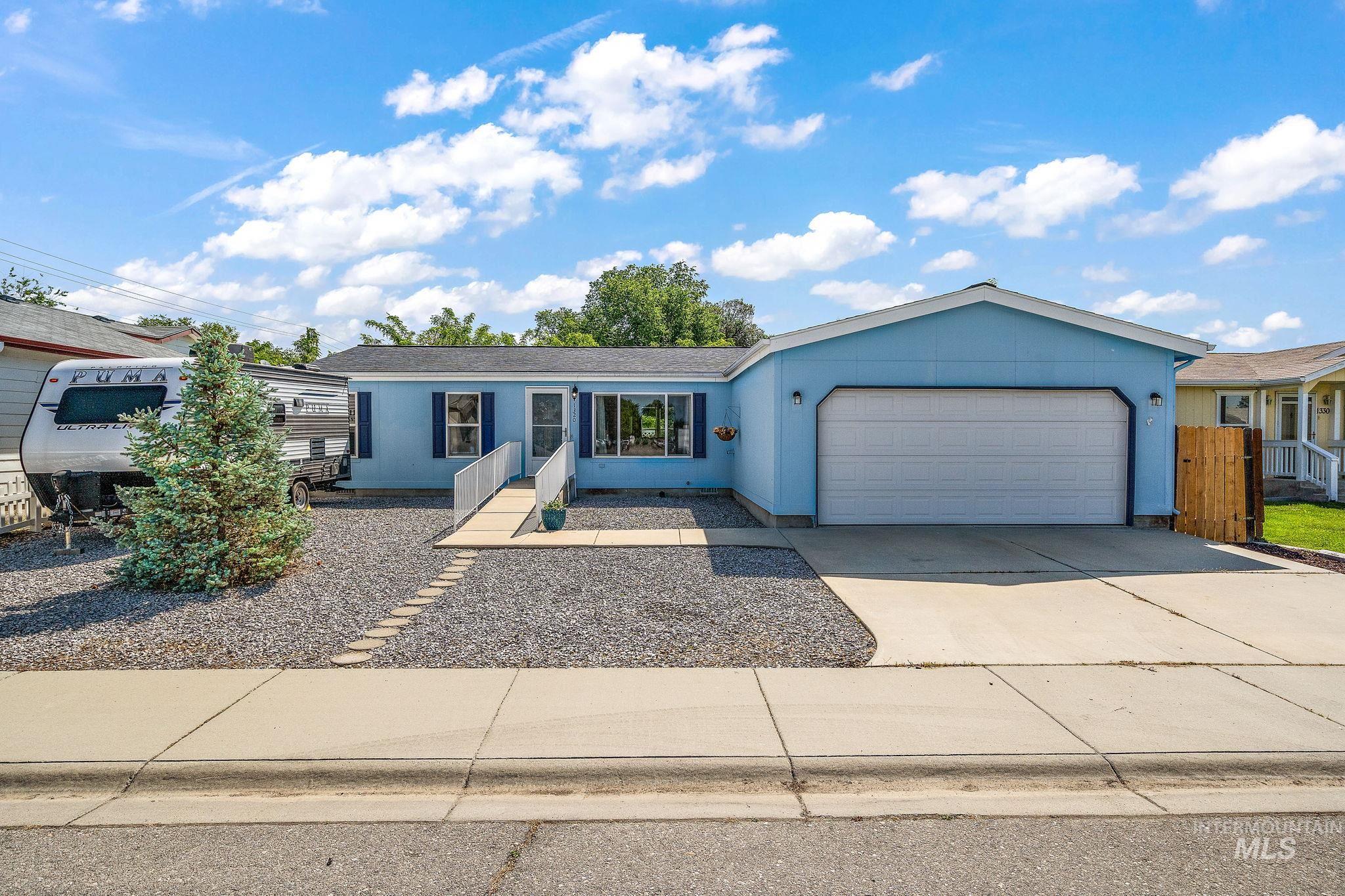 1320 American Ln Property Photo 2
