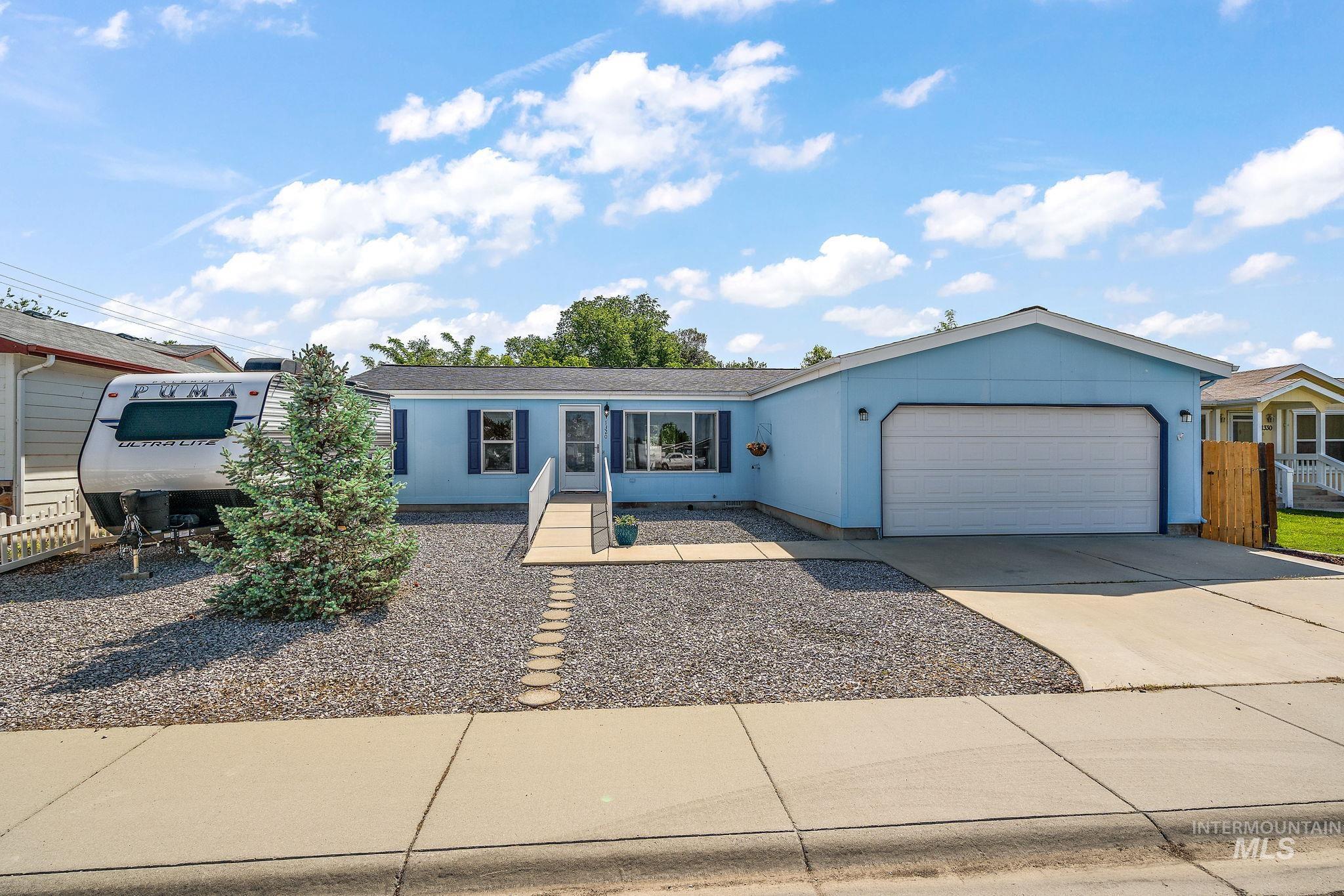 1320 American Ln Property Photo 3