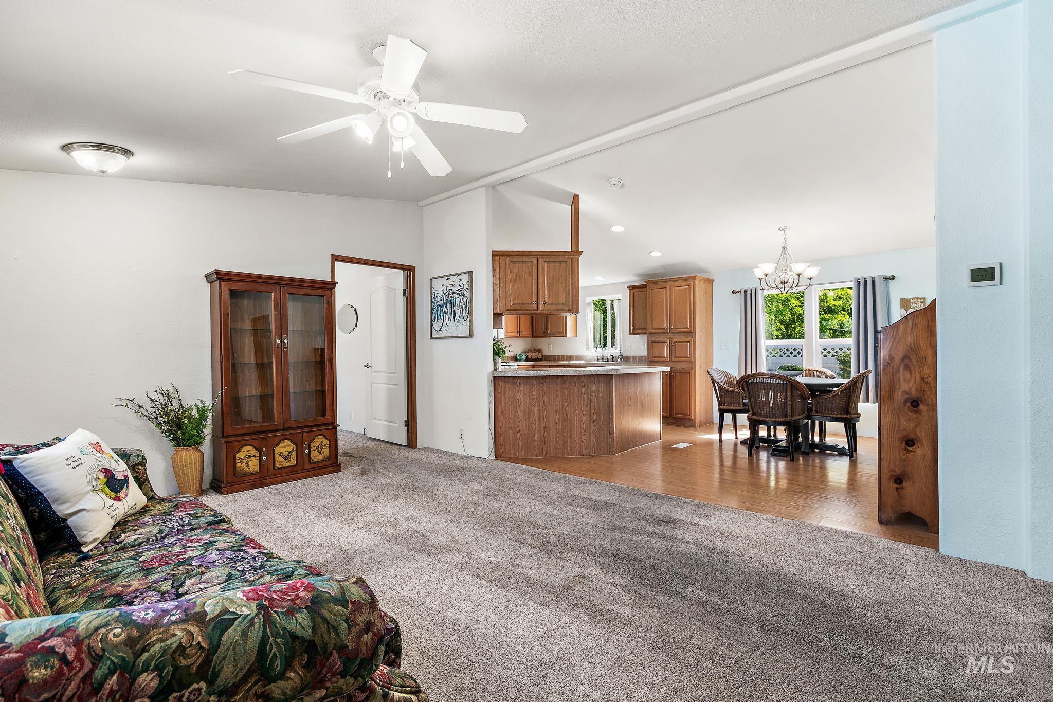1320 American Ln Property Photo 8