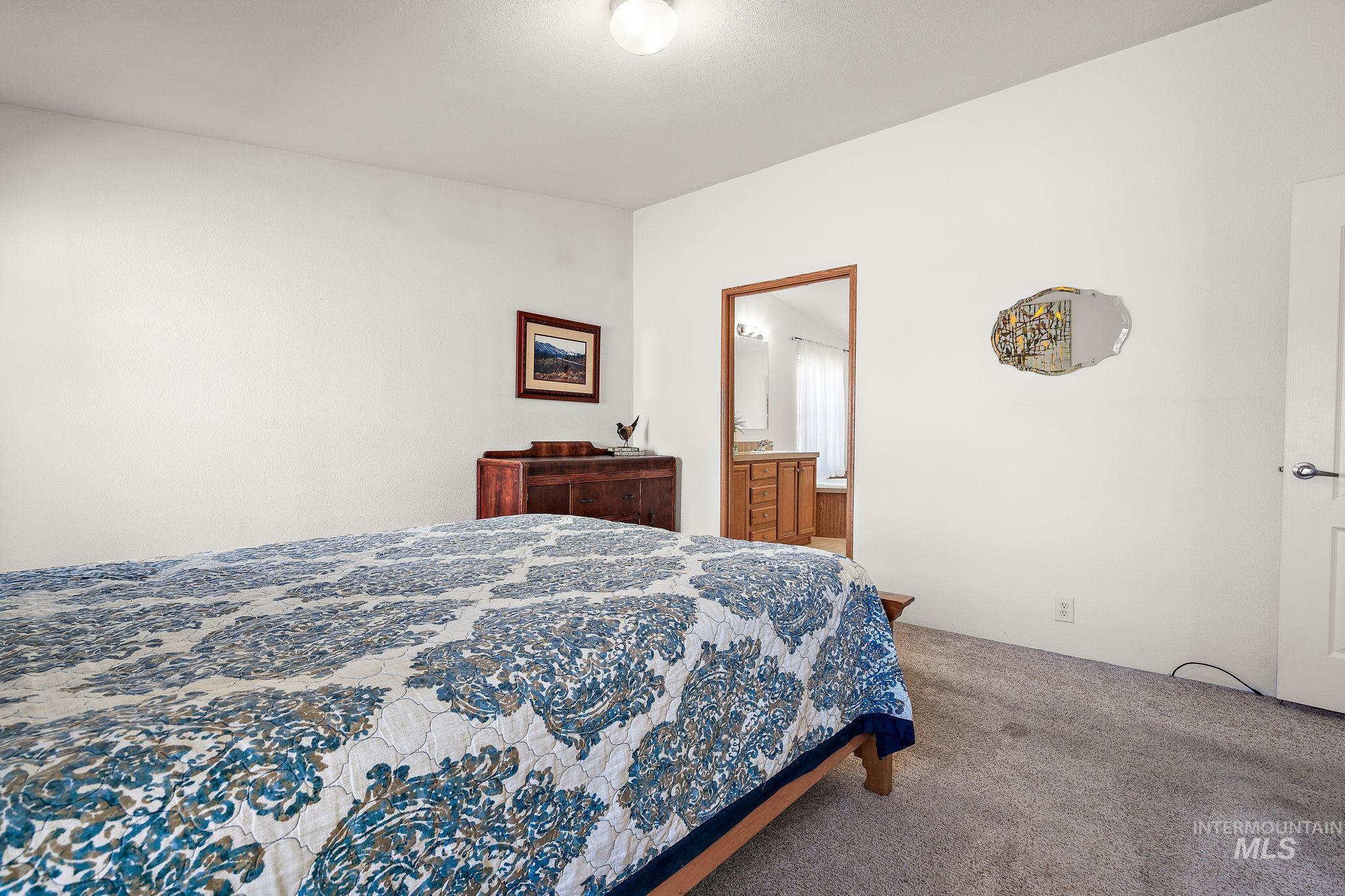 1320 American Ln Property Photo 18