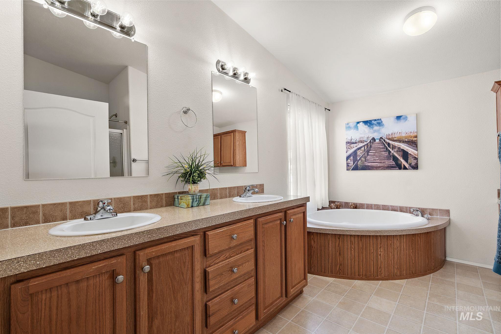 1320 American Ln Property Photo 18