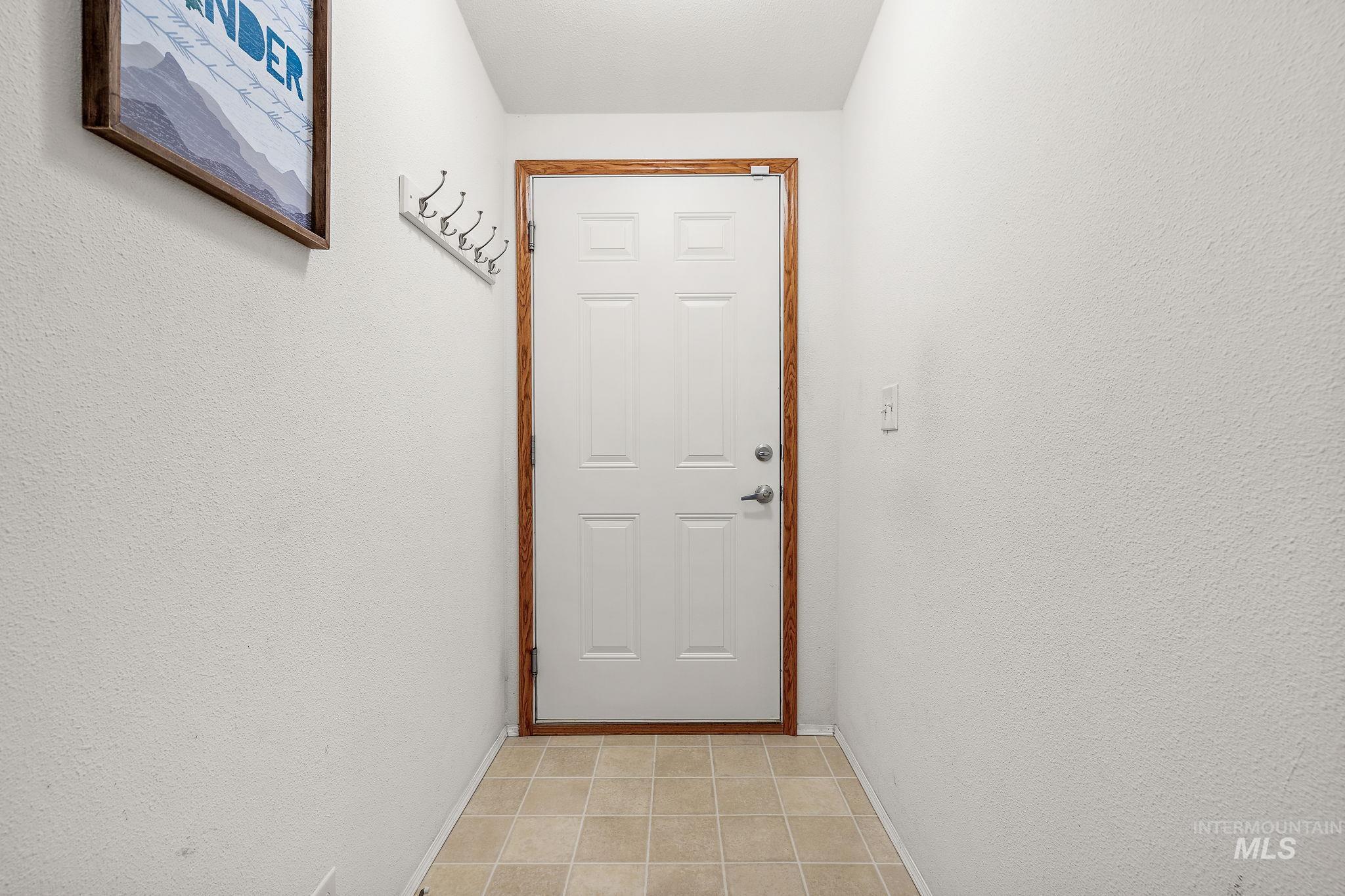 1320 American Ln Property Photo 22