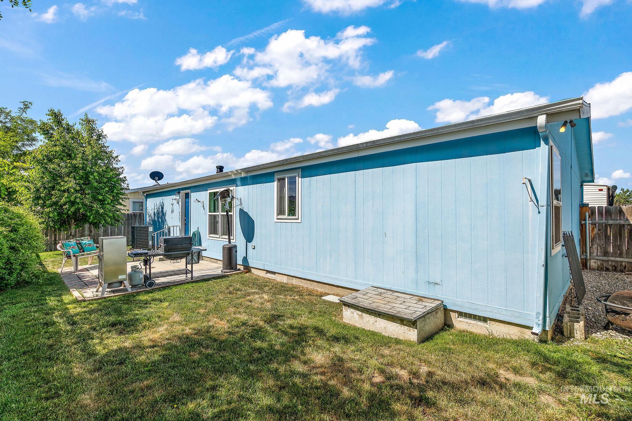 1320 American Ln Property Photo 28