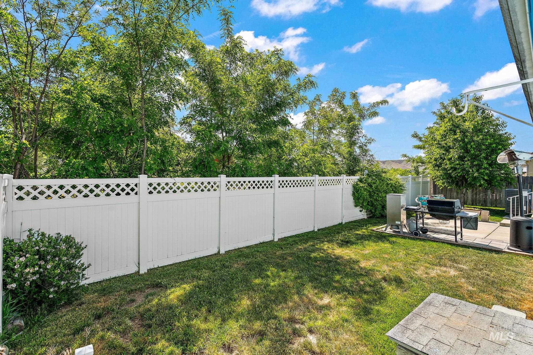 1320 American Ln Property Photo 28