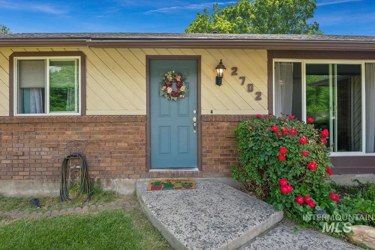2702 N Aster Ave. Property Photo 2