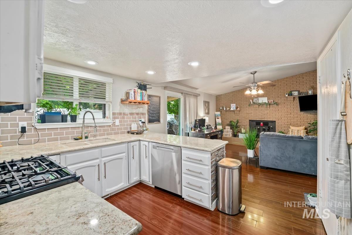 2702 N Aster Ave. Property Photo 12