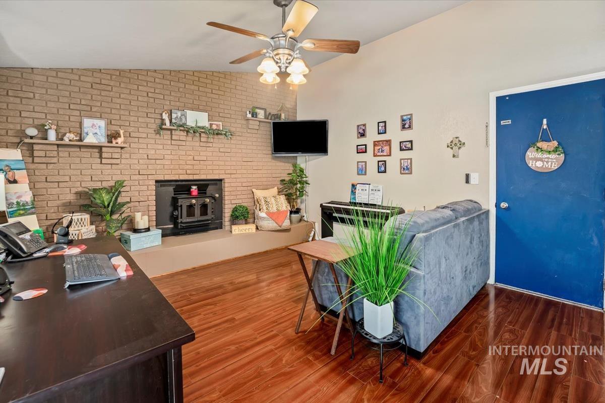 2702 N Aster Ave. Property Photo 18