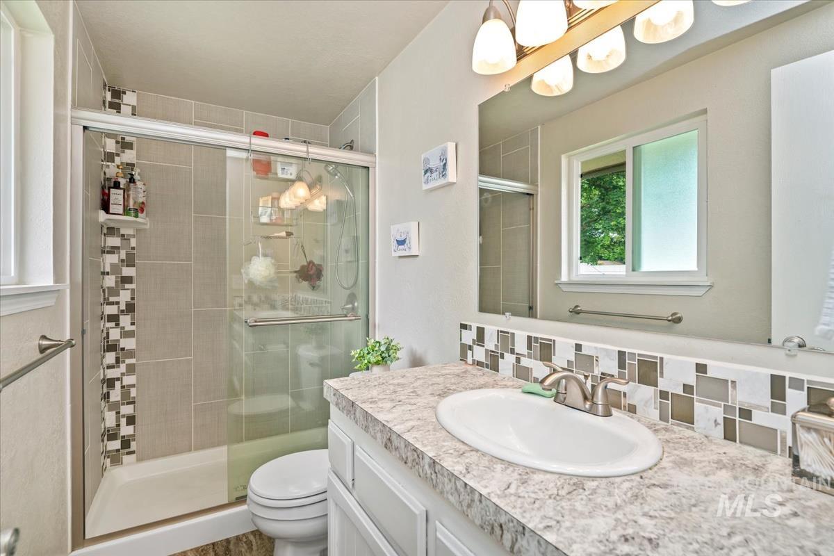 2702 N Aster Ave. Property Photo 28