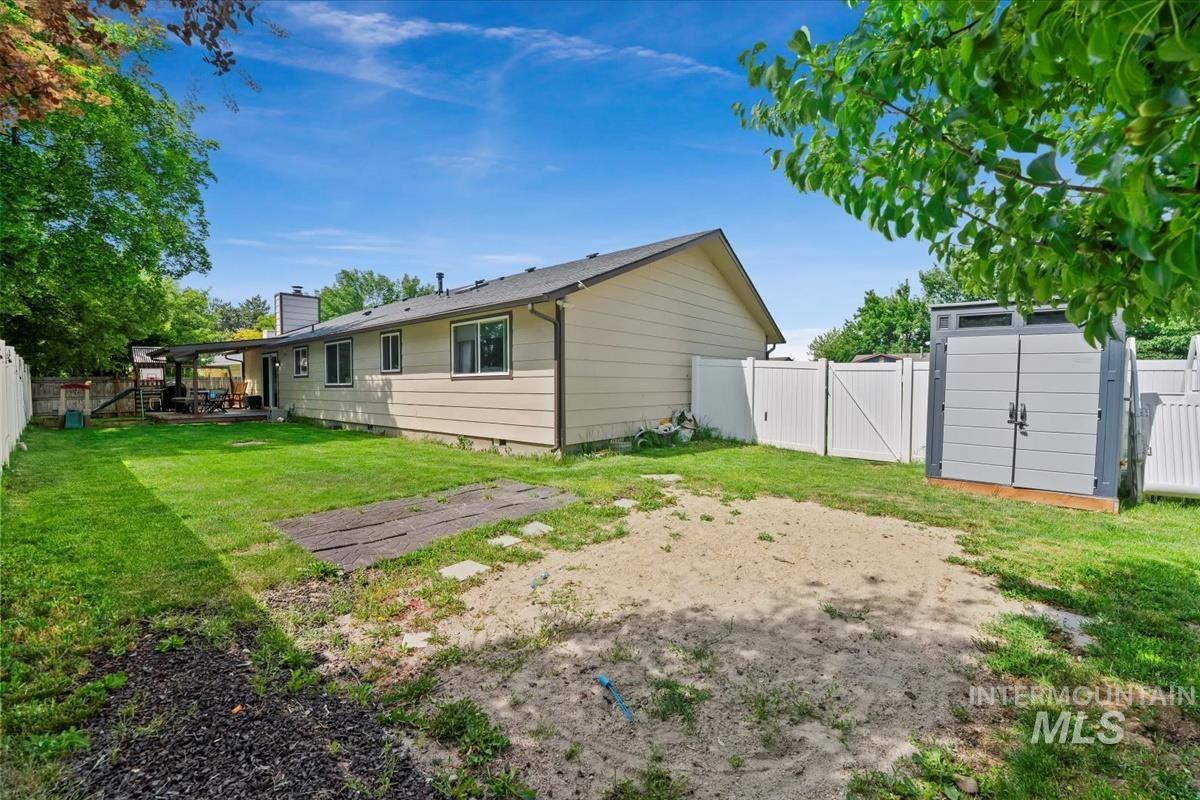 2702 N Aster Ave. Property Photo 32