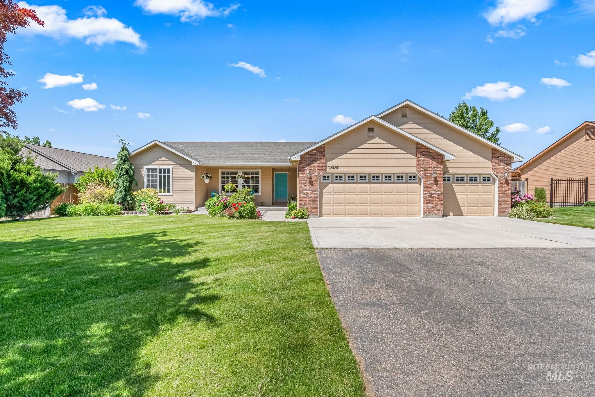 1305 N Autumn Wind Dr Property Photo 1