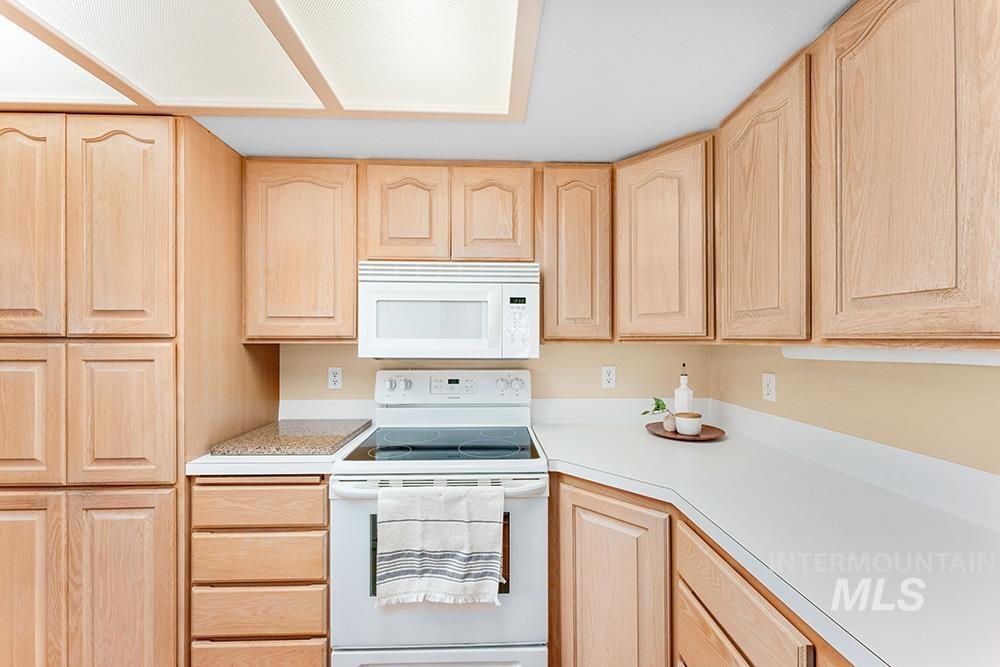 8371 W Willowcourt Dr Property Photo 6