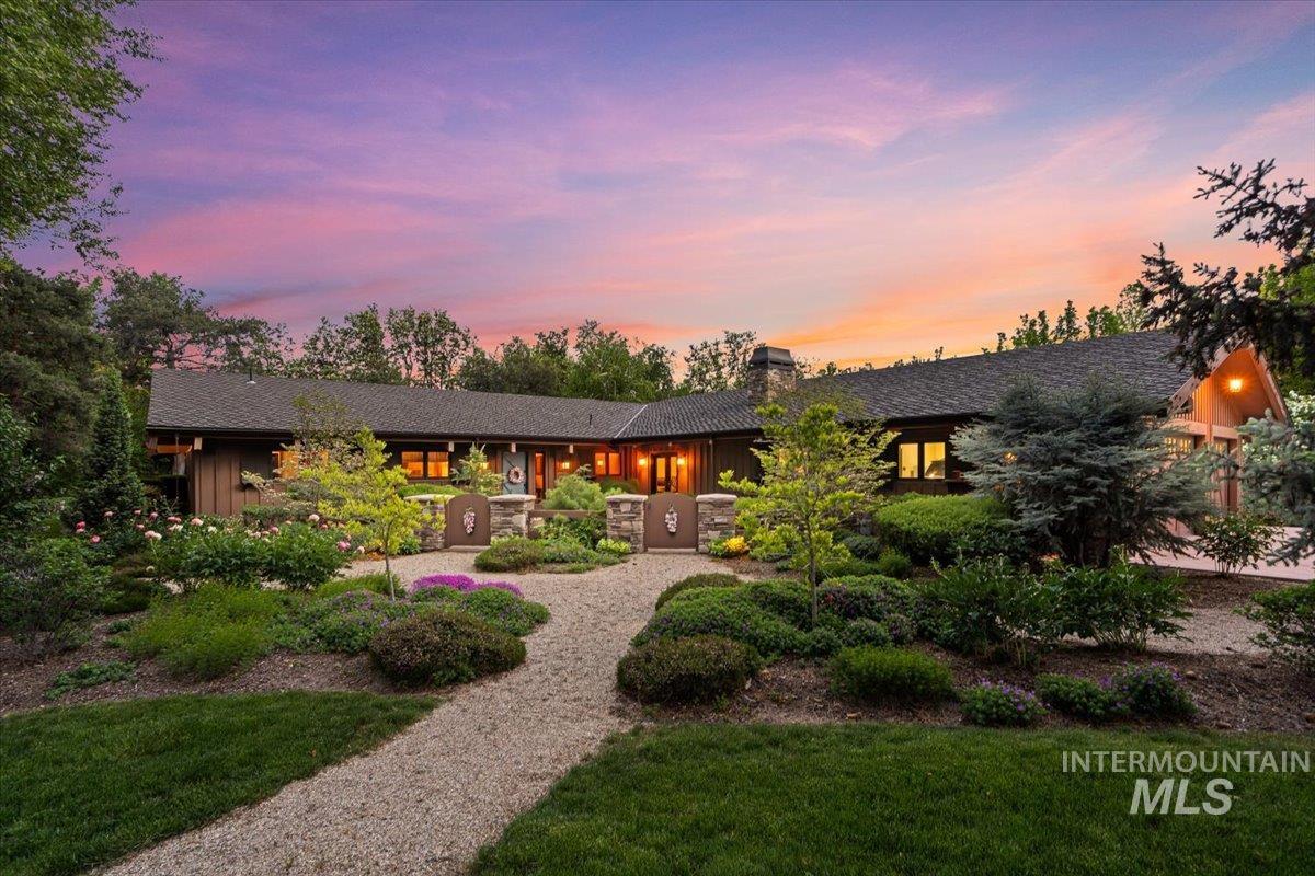 16801 Meadow Ln