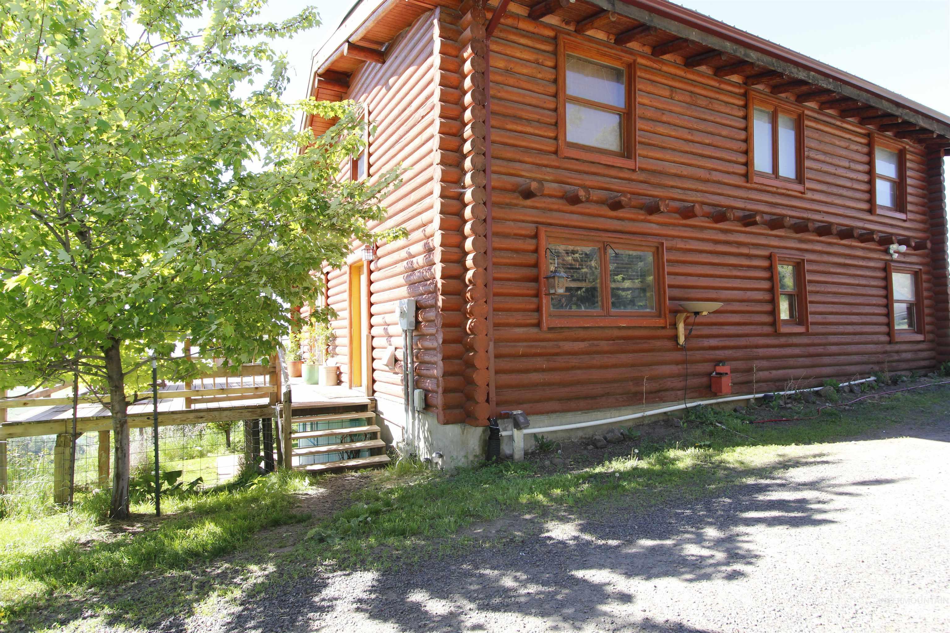 39055 Hilltop Ln Property Photo 2