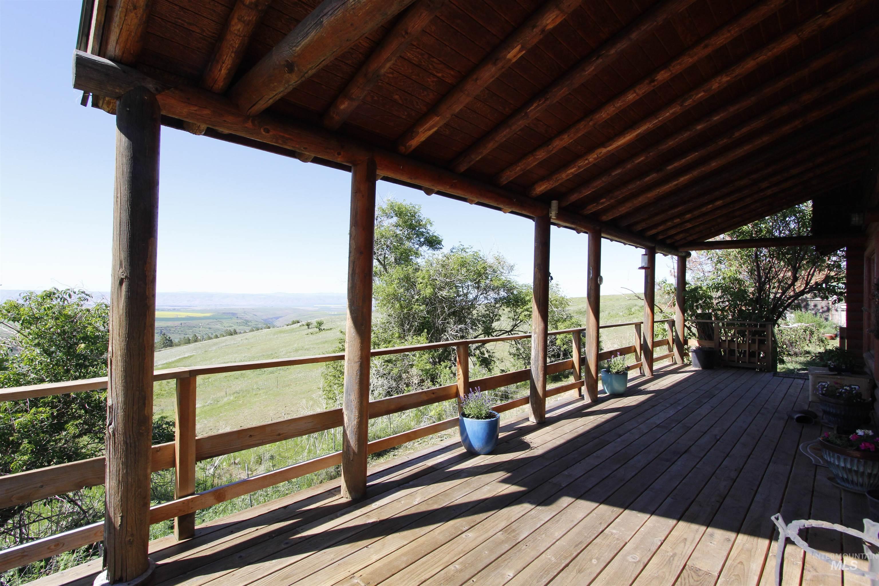 39055 Hilltop Ln Property Photo 3