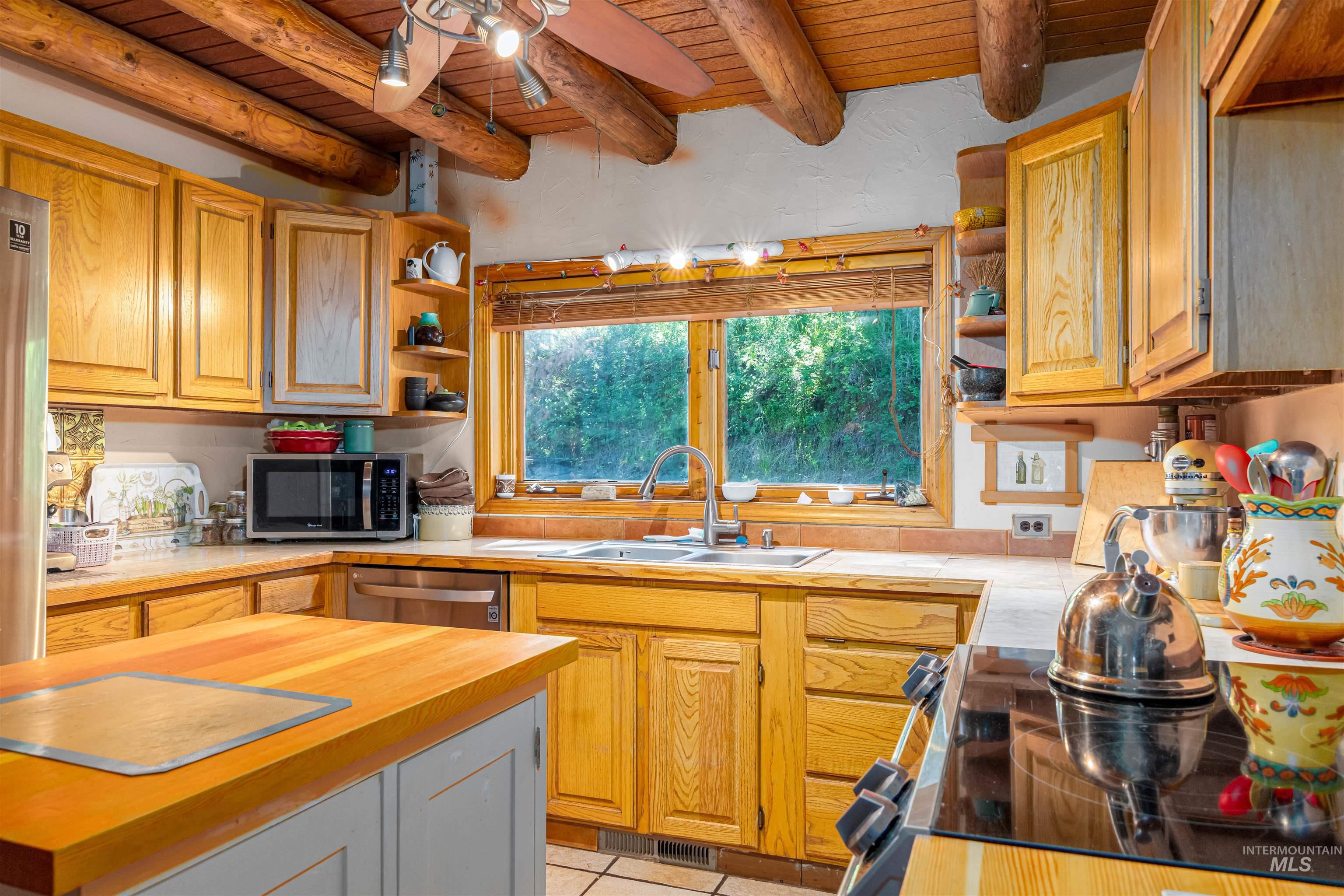39055 Hilltop Ln Property Photo 11