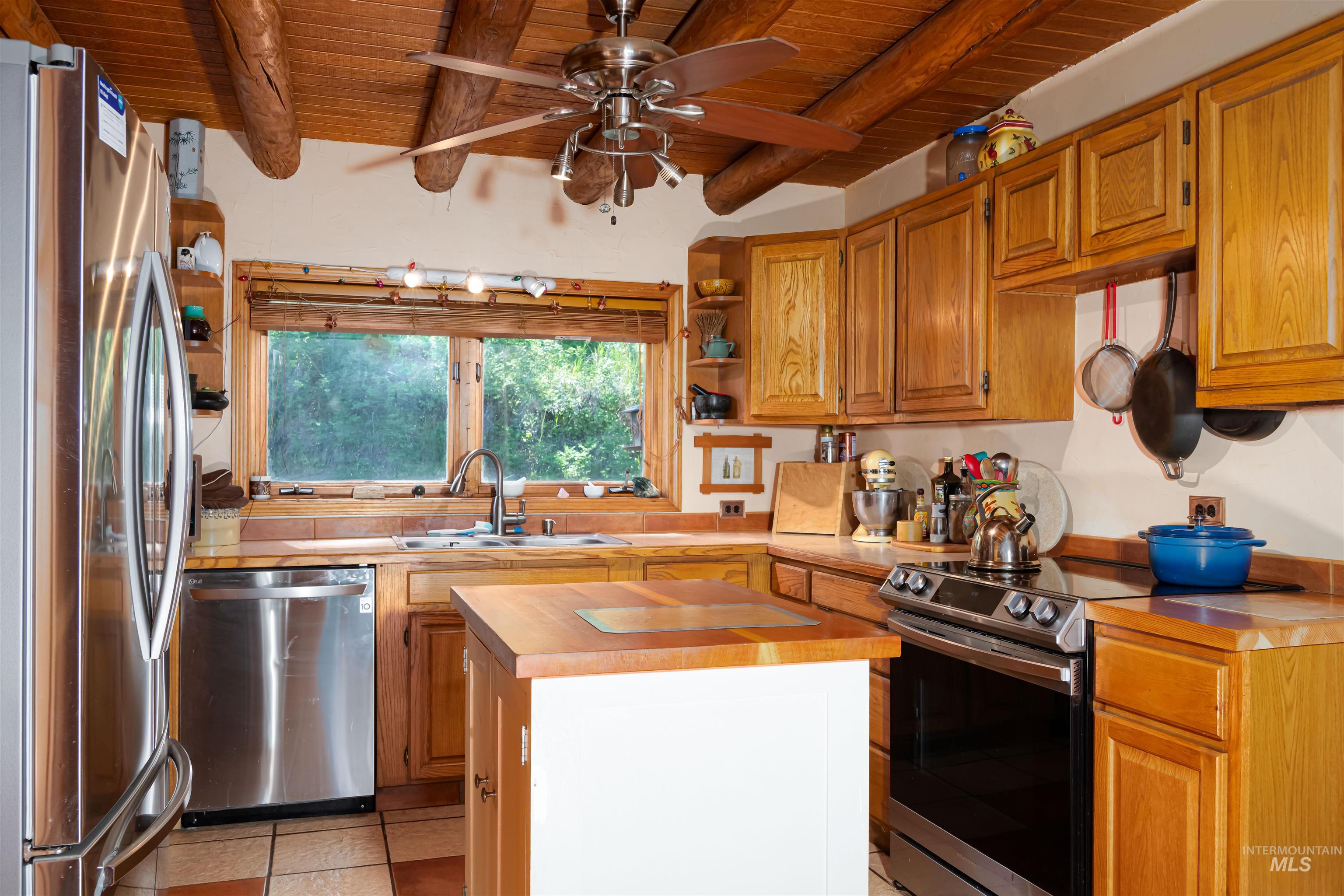 39055 Hilltop Ln Property Photo 12