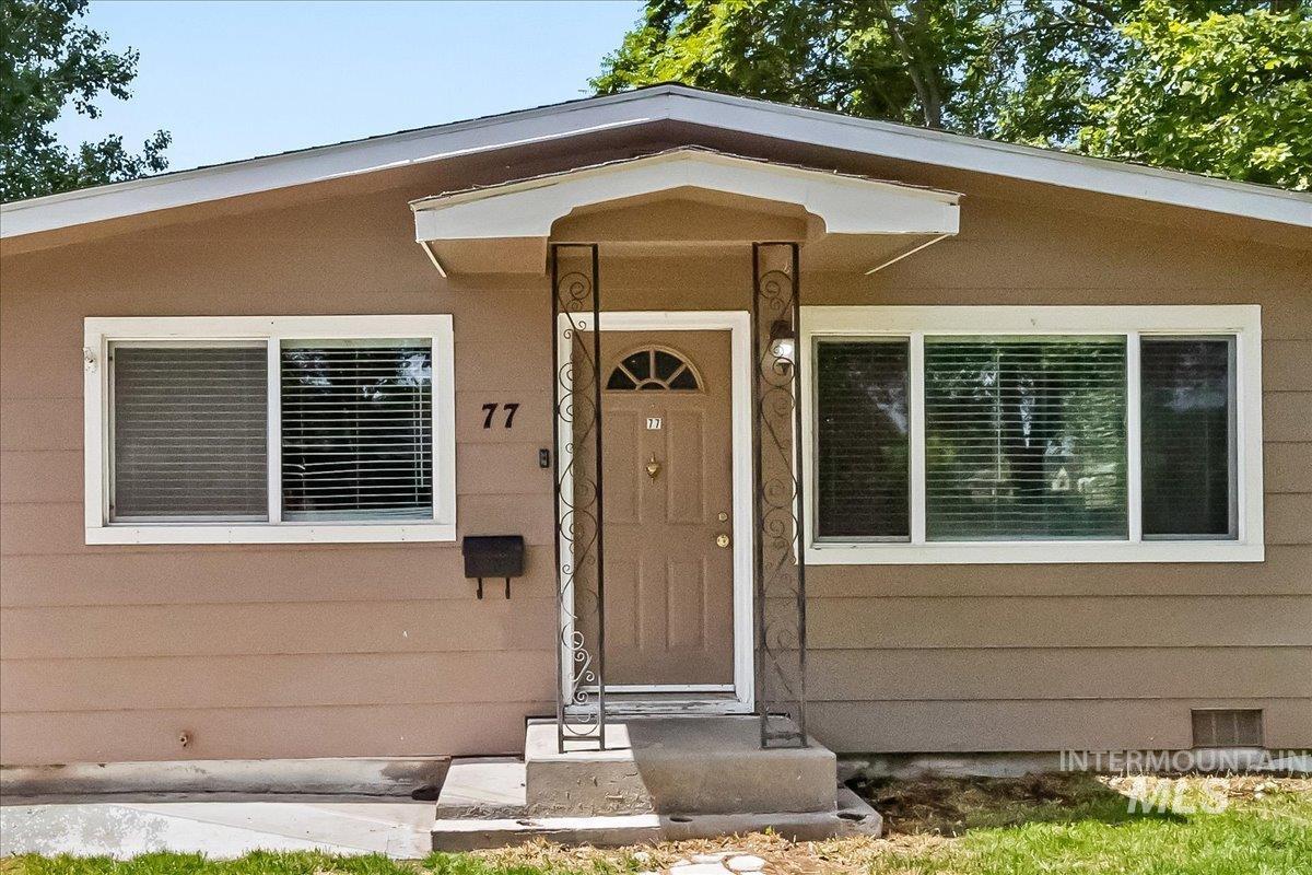 77 S Canyon St Property Photo 3