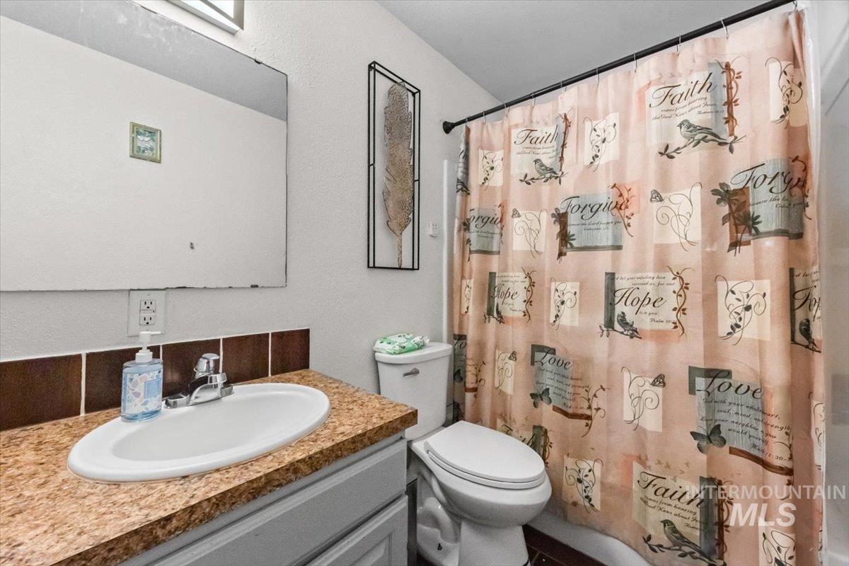 77 S Canyon St Property Photo 15
