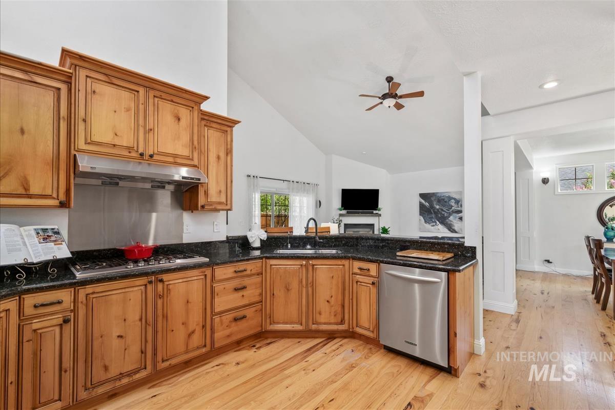 1524 N Watson Property Photo 9
