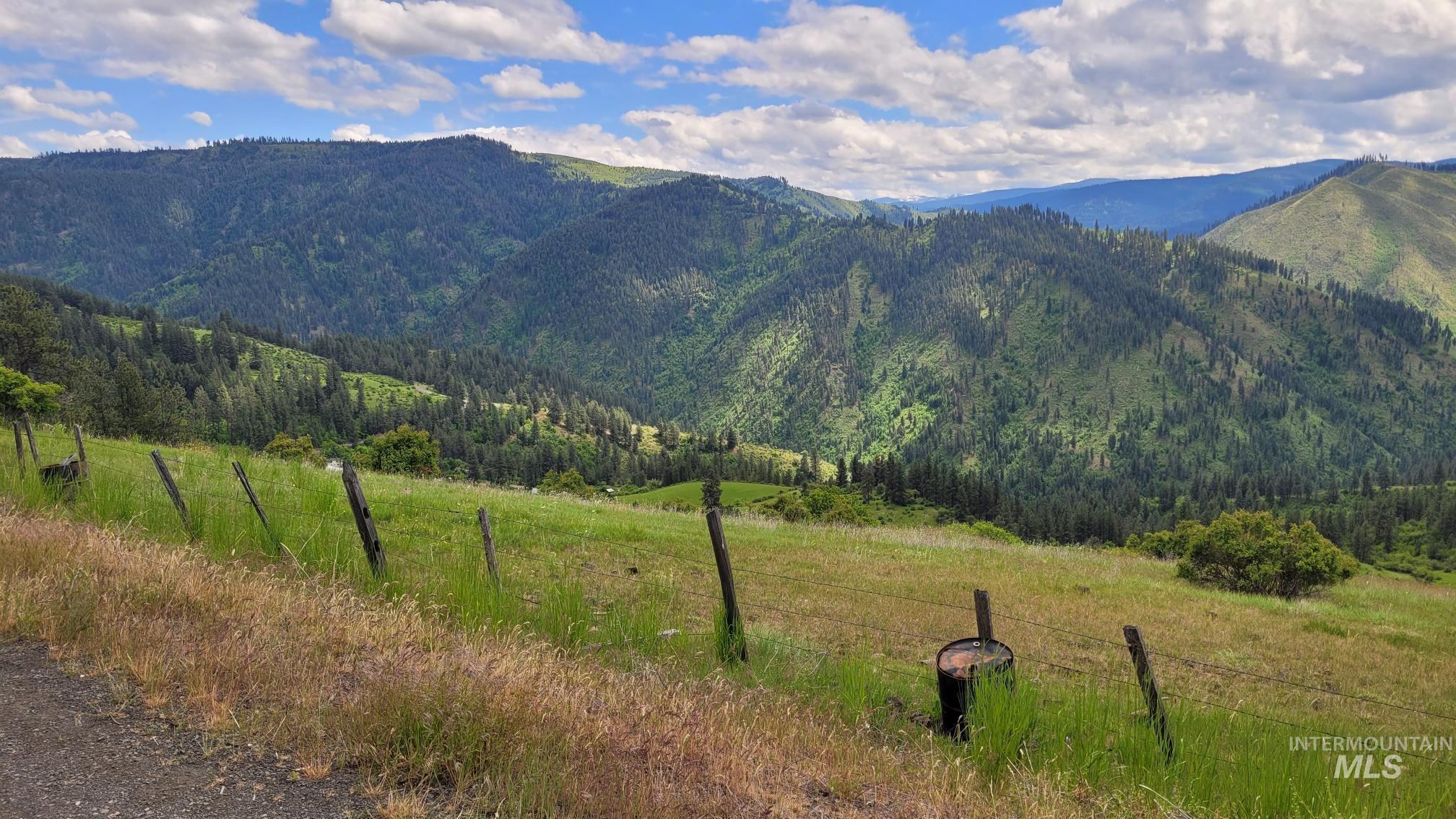 1896 Crooked River Road Property Photo 2