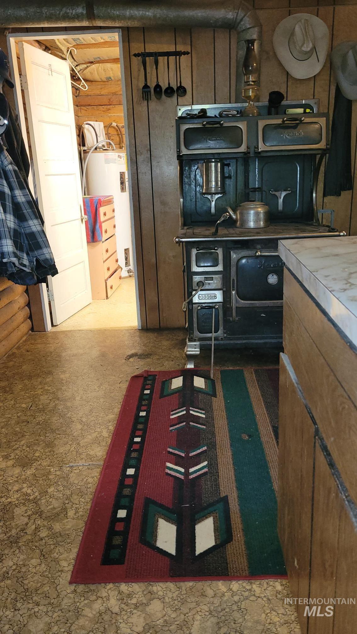 1896 Crooked River Road Property Photo 7