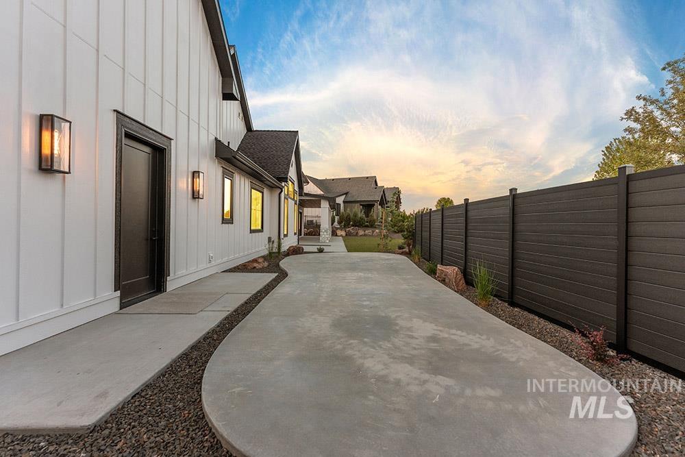 1195 N Arrano Farms Lane Property Photo 33